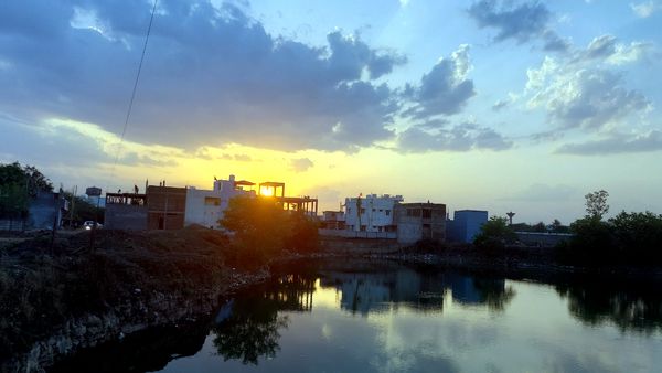 MP Weather News: 50 Km प्रति घंटे की रफ्तार से चलेगी आंधी, सूरज और बादलों में शुरू हुआ आंख मिचौली का खेल
