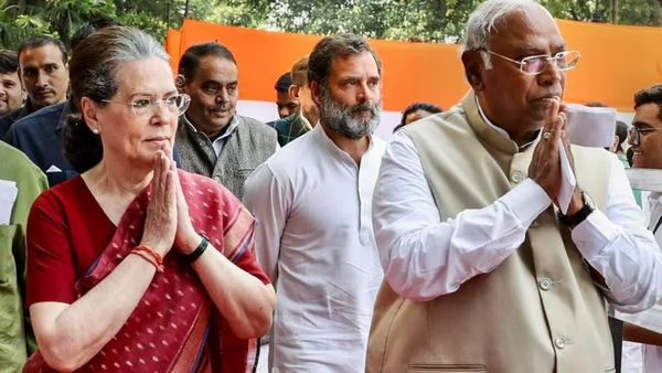 Dynasty Politics: क्या राजनीति में परिवारवाद का समूल नाश संभव है?