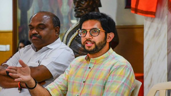 'हम लोगों को उनके खाने के लिए नहीं जलाते', हैदराबाद में छात्रों से बोले आदित्य ठाकरे