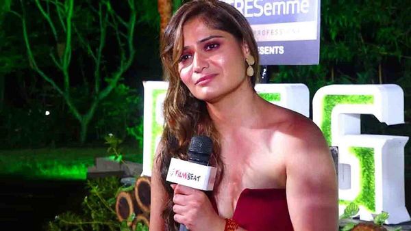 एक्ट्रेस आरती सिंह के साथ रेस्तरां में हुआ हादसा, अस्पताल में एडमिट, हाथों में लगे 6 टांके, आखिर क्या हुई बात