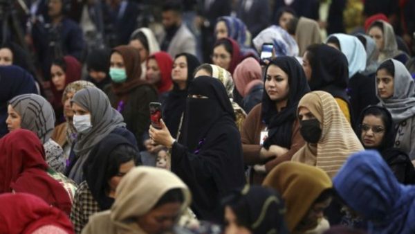 Women in Afghanistan: अफगानिस्तान में तालिबान का एक और फरमान, UN की महिला स्टाफ पर लगाया प्रतिबंध