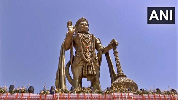 Hanuman Jayanti: गुजरात के हनुमान दादा के दर पर पहुंचे गृह मंत्री शाह, 6 करोड़ लागत वाली प्रतिमा का अनावरण