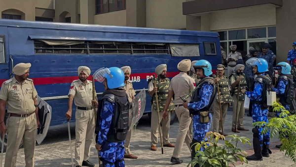 Punjab: अकाल तख्त की अहम बैठक, पुलिसकर्मियों की छुट्टियां 14 अप्रैल तक रद्द