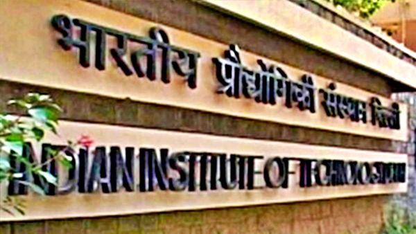 हॉस्टल मेस की फीस बढ़ने पर IIT Delhi के 400 छात्रों में आक्रोश, डायरेक्टर ने बनाई समिति, विरोध वापस