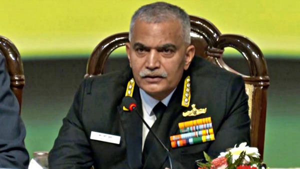 Navy Chief एडमिरल आर हरि कुमार कोरोना संक्रमित, भोपाल से दिल्ली लौटने की खबर!