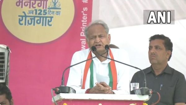 केंद्रीय मंत्री गजेंद्र सिंह के 'रावण' बयान पर CM गहलोत का पलटवार, कहा- अगर आप राम तो गरीबों के पैसे दिलाओ