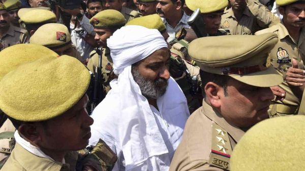 atiq ahmed latest news: मरने से पहले क्या बोल पाया अशरफ? मेडिकल टेस्ट के लिए ले जाते समय हत्या