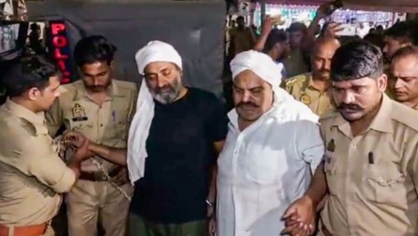 atiq ahmed news: इतनी सुरक्षा के बीच आखिर कैसे माफिया अतीक अहमद की हत्या हो गई?