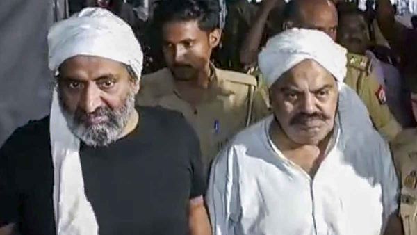 Atiq-Ashraf murder case: अतीक हत्याकांड में SIT का पहला एक्शन, शाहगंज के एसओ को किया गया सस्पेंड