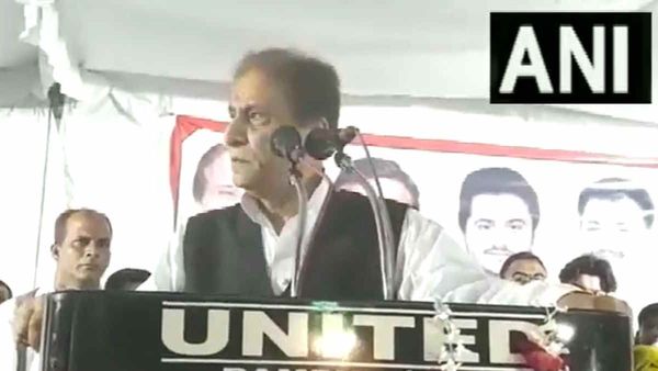 'कोई आए और मेरी कनपटी पर गोली चलाकर चला जाए', रामपुर निकाय चुनाव में बोले Azam Khan
