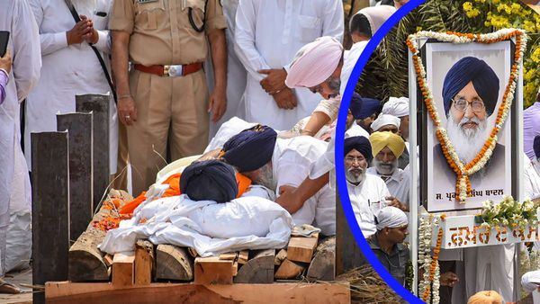 Parkash Singh Badal: पंचतत्व में विलीन हुए प्रकाश बादल, पैतृक गांव में राजकीय सम्मान के साथ हुआ अंतिम संस्कार