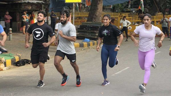 'देश के लोगों ने दी है मेडल लाने की जिम्मेदारी', जंतर-मंतर पर ही ट्रेनिंग में जुटे धरने पर बैठे पहलवान- VIDEO