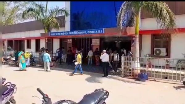 MP News: सतना में फूड प्वाइजनिंग, बरहों का भंडारा खाने से 8 लोग जिला अस्पताल में भर्ती, एक जबलपुर रेफर