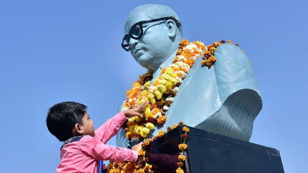 Ambedkar ka nidhan: कब हुआ था बाबासाहेब का निधन, जानिए उनसे जुड़ी बातें