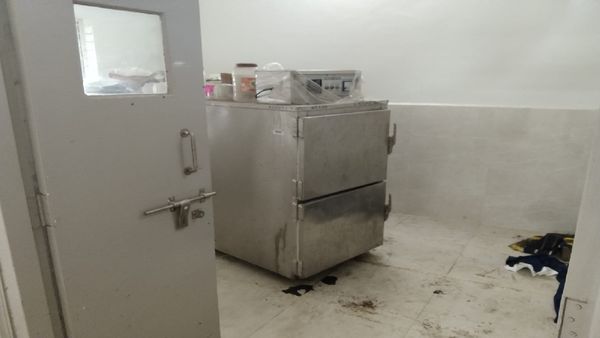 MP News: मॉर्चुरी में रखे शव को खा गए कीड़े, बंद था बॉडी फ्रीजर, शव रखकर भूली पुलिस