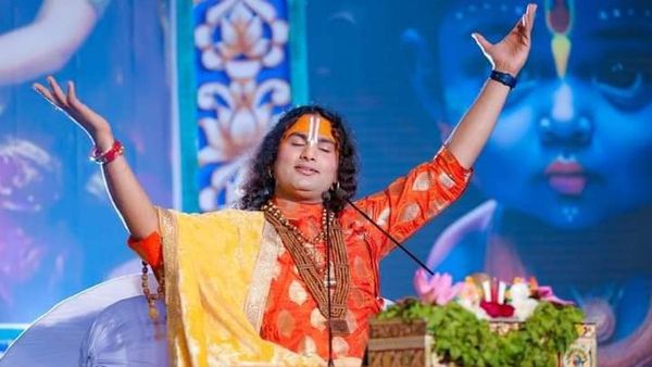 कौन हैं Aniruddhacharya?, जिन्हें मिला धमकी भरा लेटर, कैसे देखते ही देखते फॉलोअर्स का टूटा रिकॉर्ड, जानिए?