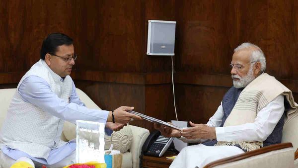 जोशीमठ के लिए 2942.99 करोड़ का पैकेज मांगा, सीएम धामी ने पीएम मोदी के सामने रखा एक साल का रिपोर्ट कार्ड
