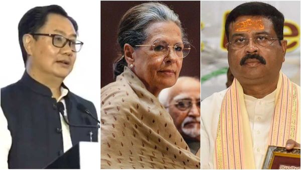 कानून मंत्री बोले- लोकतंत्र केवल 1975 में मरा, Sonia Gandhi ने न्यायपालिका-संसद-CBI सबको लपेटा!