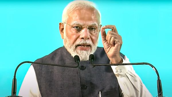 Commanders Conference: सशस्त्र बलों की तैयारियों का PM Modi ने लिया जायजा, राष्ट्र निर्माण के लिए दी बधाई