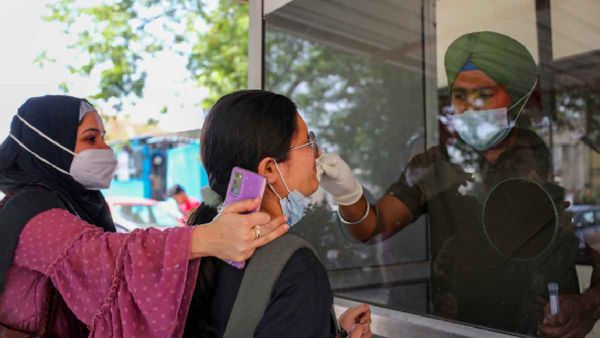 Corona Update: देश में डरा रहा कोरोना, 24 घंटों में मिले 12,193 नए केस; अब एक्टिव मरीज 67 के पार