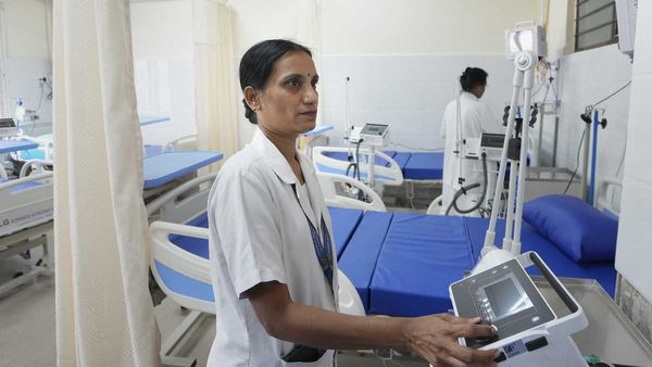 Corona Case Hike: रोजाना के केस में फिर उछाल, देशभर में 5880 नए मामले आए सामने
