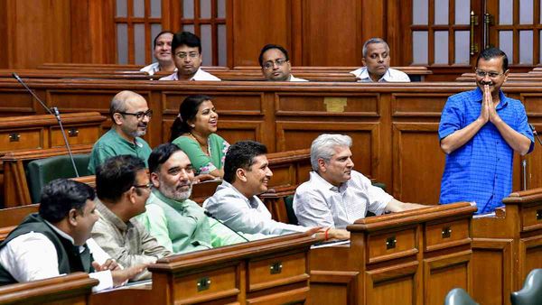 दिल्ली में सियासी हलचल तेज, 17 अप्रैल को एक दिवसीय विधानसभा का विशेष सत्र बुलाया