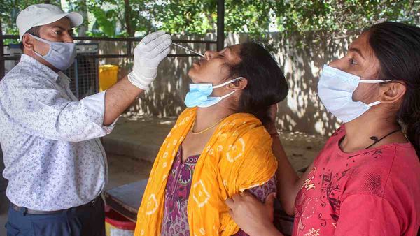UP covid Update: यूपी के 74 जिलों में फैला कोरोना का संक्रमण, महोबा में एक भी केस नहीं