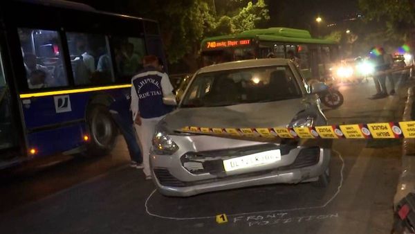 Delhi: दिल्ली में कंझावला जैसा कांड, कार ड्राइवर ने रिक्शा चालक को मारी टक्कर, फिर 200 मीटर तक घसीटा