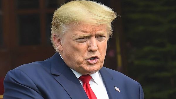 गोपनीय दस्तावेज केस: पूर्व US प्रेसिडेंट डोनाल्ड ट्रंप पर 37 मामलों में अभियोग लगाया गया