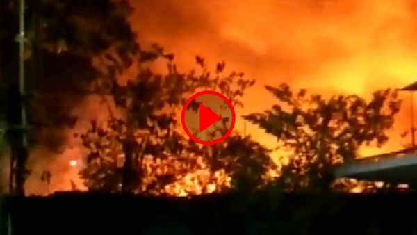 Kolkata Slum Fire: साल्ट लेक हाउसिंग के पास भीषण आग, कई झुग्गियां जलकर खाक