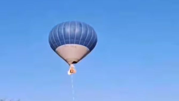 Mexico : बीच हवा में हॉट एयर बैलून में लगी आग, डरकर यात्रियों ने आसमान से लगाई छलांग... 2 की मौत