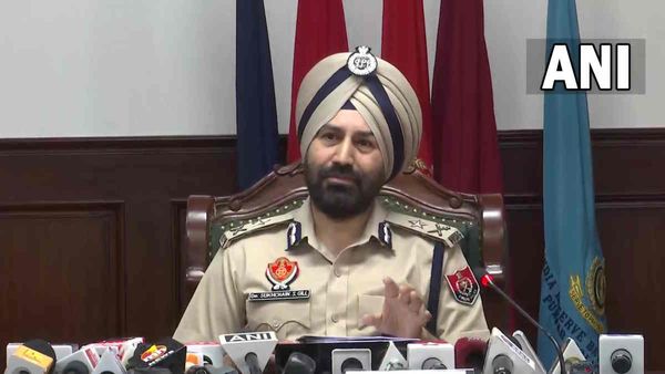 Amritpal Singh Arrest: भगोड़ा अमृतपाल सिंह कैसे हुआ गिरफ्तार? जानिए IG गिल की जुबानी