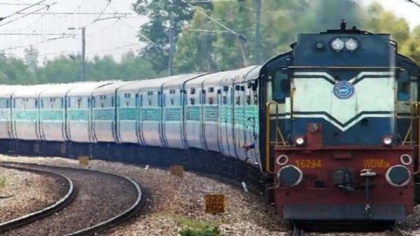 Railway ने जब 9 करोड़ 64 लाख वसूले, तब डेढ़ लाख लोग पहुंच पाए अपने घर, वरना लग जाती हथकड़ी