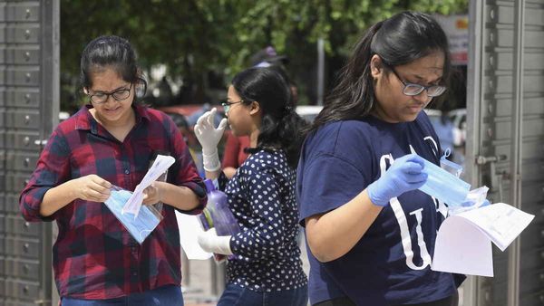 JEE Main में 43 छात्रों का 100 एनटीए स्कोर, जानें जेईई मैन के रोचक तथ्य 