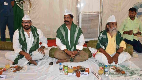 Hemant Soren के आवास पर 8 साल बाद हुआ इफ्तार का आयोजन, कई मंत्री-विधायक हुए शामिल