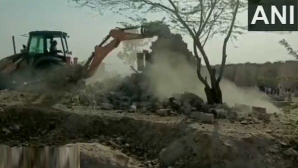 Jodhpur: जेडीए ने पाक विस्‍थापितों के अतिक्रमण पर चलाया बुलडोजर, पथराव में JCB चालक घायल