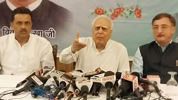 कपिल सिब्बल का दावा कर्नाटक में BJP नहीं आएगी, मैंने कांग्रेस छोड़ी, विचारधारा से जुड़ा हूं