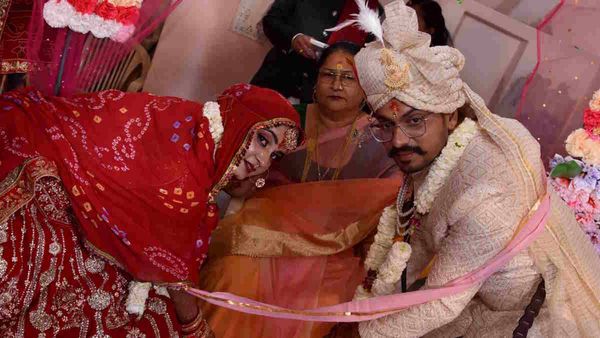 किन्‍नर पूनम बुआ ने चाय वाले की बेटी की शादी में खर्च किए लाखों रुपए, धर्म की मां बनकर किया कन्‍यादान