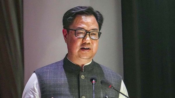Same Sex Marriage पर कानून मंत्री किरेन रिजिजू बोले- अदालतें ऐसे मामलों का मंच नहीं, लोग करें फैसला