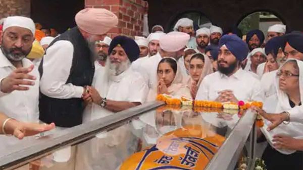 पंजाब: प्रकाश सिंह बादल के अंतिम संस्कार में स्पीकर संधवा हुए शामिल, भावुक होकर दी विदाई