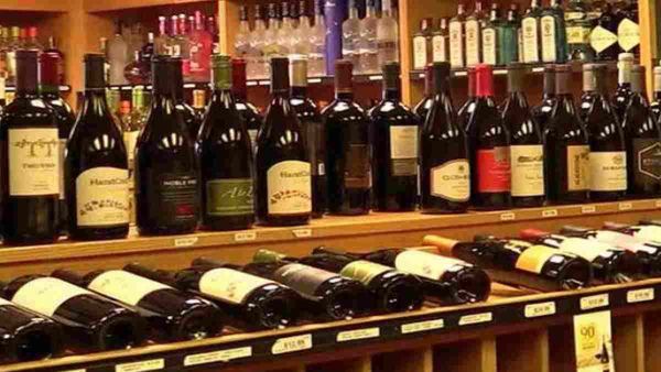 UP Liquor Price Hike: यूपी में आज से महंगी हुई शराब और बीयर, जानिए कितने फीसदी बढ़े दाम