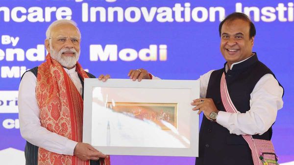 'हमारी सरकार के प्रयासों से नॉर्थ ईस्ट में हर तरफ शांति', असम में बोले पीएम मोदी