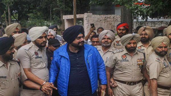 जेल से बाहर आकर बोले सिद्धू, 'जब-जब तानाशाही आई, क्रांति भी आई और उस क्रांति का नाम राहुल गांधी है'