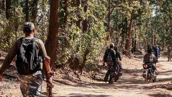 छत्तीसगढ़ के बीजापुर में Naxal CoBRA battalion एनकाउंटर, दो जवान जख्मी