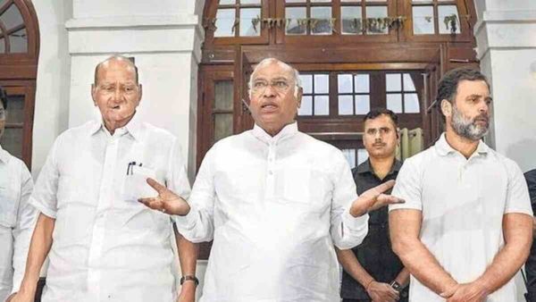 NCP in Karnataka: पवार की नई गुगली से कांग्रेस के आगे कुआं, पीछे खाई