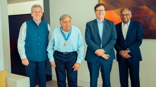 उद्योगपति Ratan Tata को मिला ऑस्ट्रेलिया का सर्वोच्च नागरिक सम्मान, सोशल मीडिया पर वायरल हुई तस्वीरें