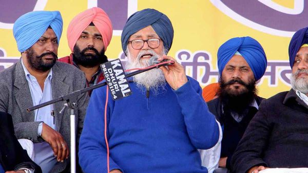 Parkash Singh Badal: पंजाब के पूर्व सीएम प्रकाश सिंह बादल का निधन, 96 साल की उम्र में ली आखिरी सांस