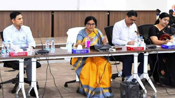 हरिता हरम ने तेलंगाना में हरित आवरण बढ़ाया: सीएस शांति कुमारी