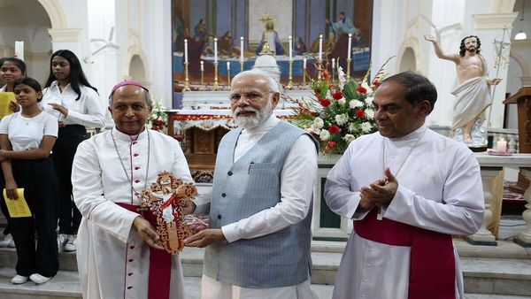 Easter: दिल्ली के सेक्रेड हार्ट 'चर्च' पहुंचे पीएम मोदी, फादर फ्रांसिस बोले- पहली बार यहां कोई प्रधानमंत्री आए