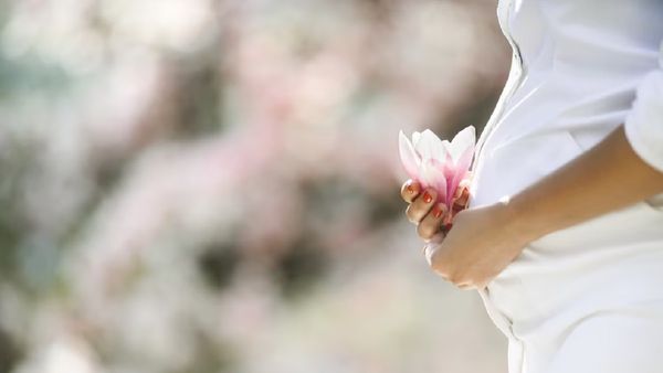 Surya Grahan 2023: सूर्य ग्रहण में गर्भवती महिलाएं बरतें सावधानी, जानिए क्या करें और क्या ना करें?